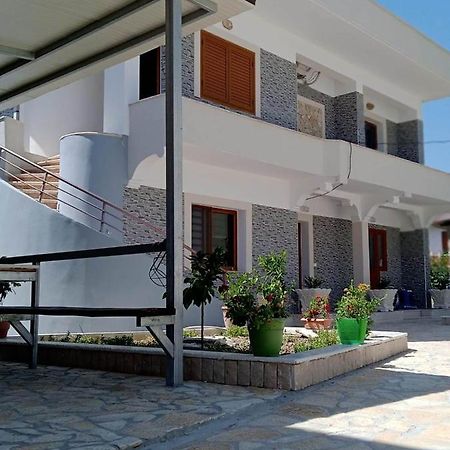 Villa Besnik, Rooms For Rent Vlore Bagian luar foto