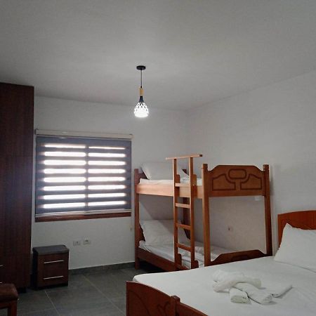 Villa Besnik, Rooms For Rent Vlore Bagian luar foto