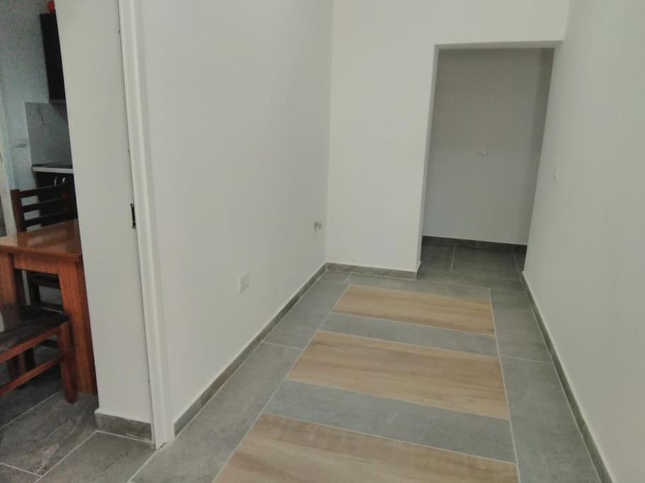 Villa Besnik, Rooms For Rent Vlore Bagian luar foto