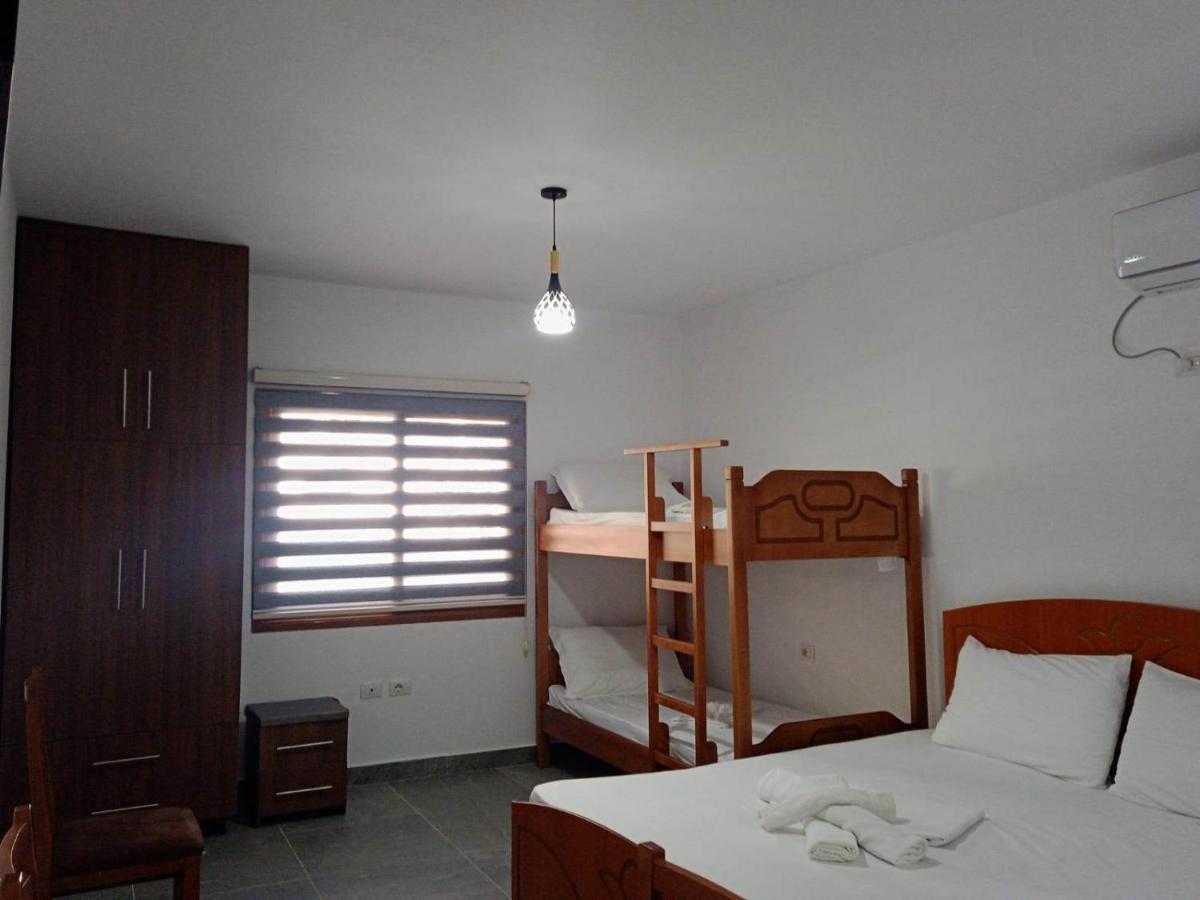Villa Besnik, Rooms For Rent Vlore Bagian luar foto