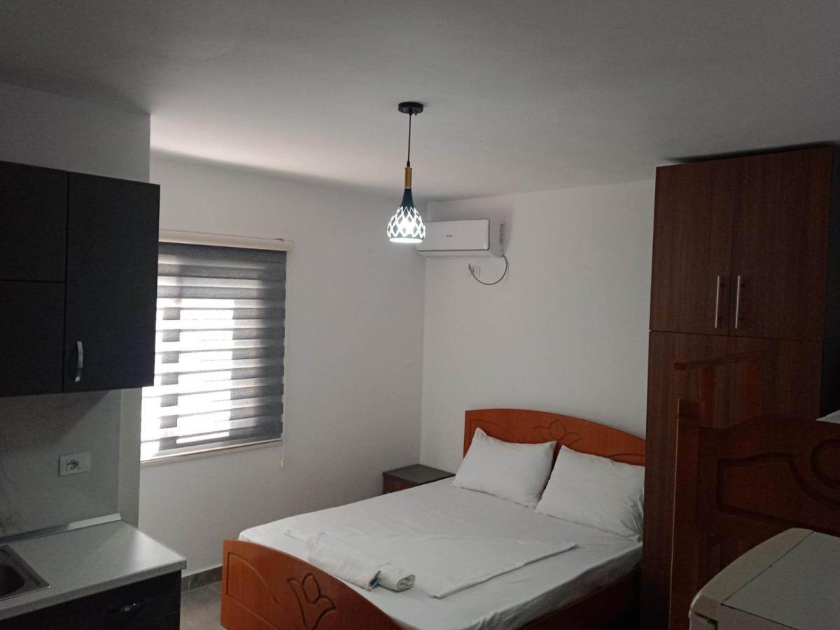 Villa Besnik, Rooms For Rent Vlore Bagian luar foto