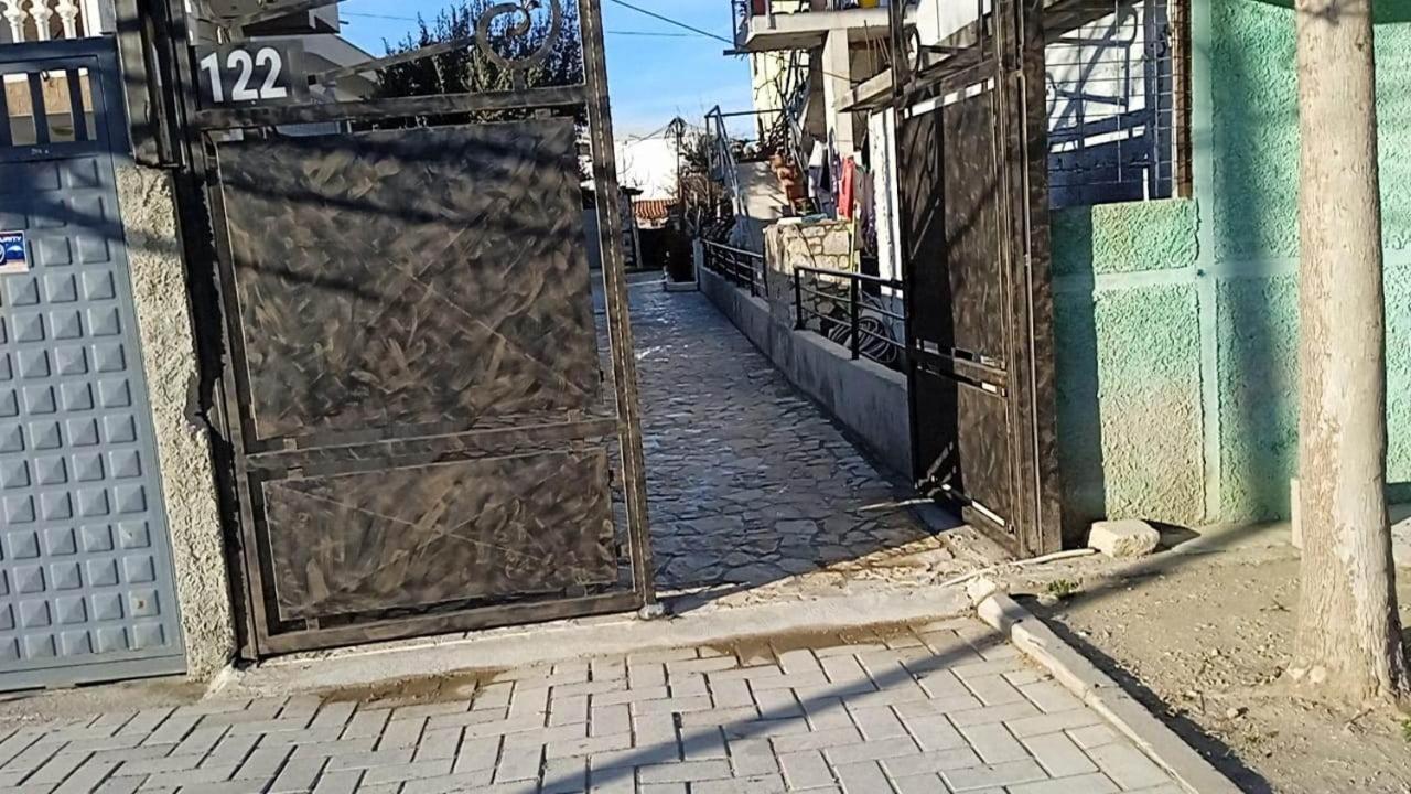 Villa Besnik, Rooms For Rent Vlore Bagian luar foto